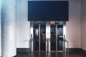 Sicurezza degli ascensori: sistemi principali e normative